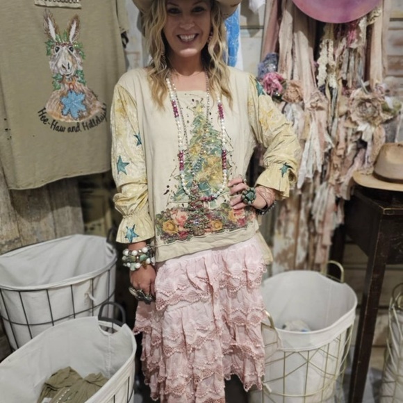 A Rare Bird Rosie Christmas Top - Picture 2 of 3